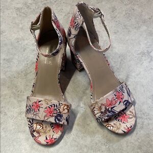 Serra Floral Block Heel Sandals Memory Foam Ankle Strap Heel Size 7